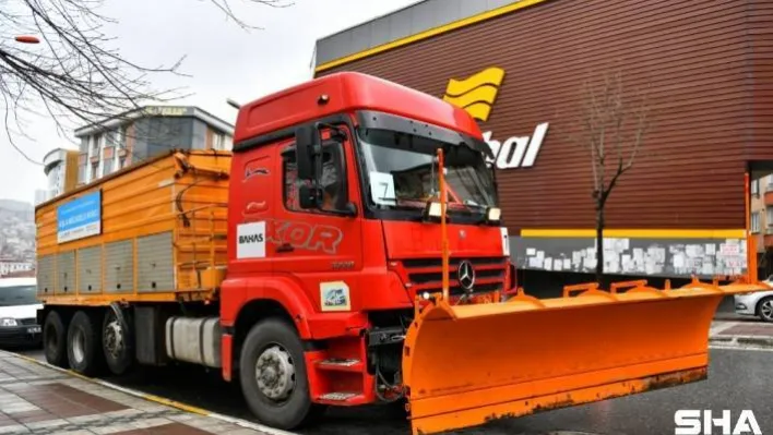 Beklenen şiddetli kar yağışı öncesi ekipler teyakkuza geçti