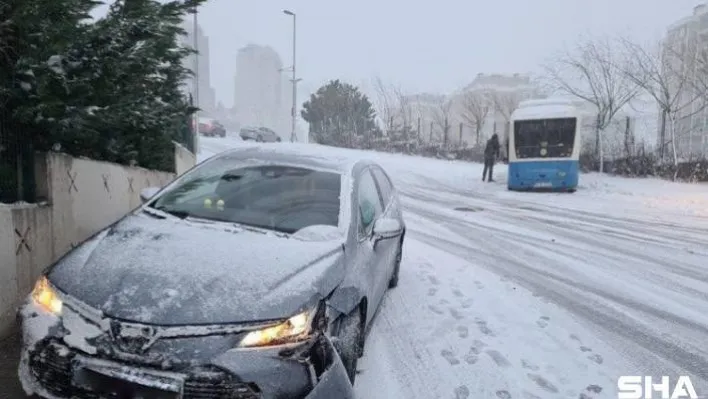 (Özel) İstanbul'da minibüstekilerin dehşeti yaşadığı feci kaza kamerada