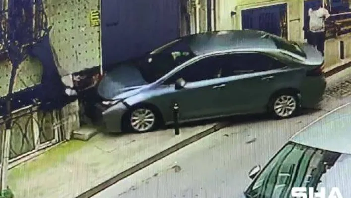 (Özel) İstanbul'un göbeğinde dehşet anları: Bastonlu yaşlı adam takla attı