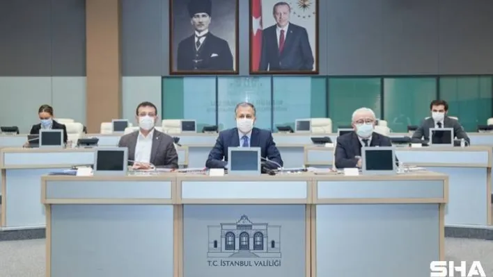 Vali Yerlikaya yerel yönetimler toplantısından kareleri sosyal medyada paylaştı