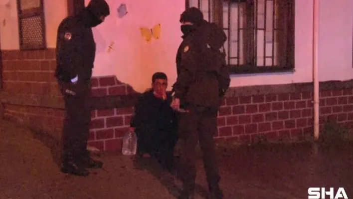 Babası uyuduktan sonra otomobilin anahtarını alan genç kaza yaptı:2 yaralı