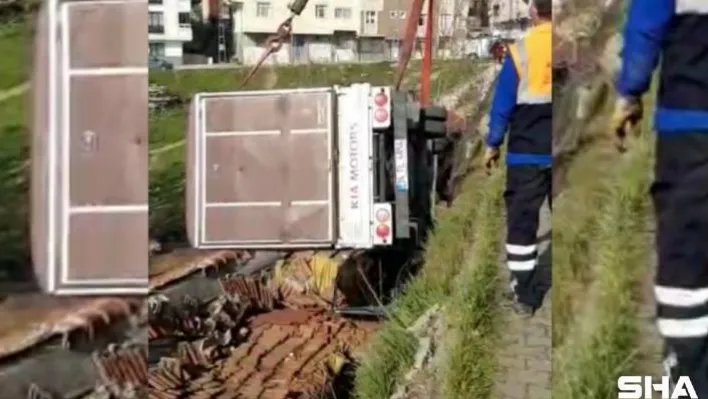 Babasından izinsiz kamyoneti aldı, gecekondunun çatısına uçtu