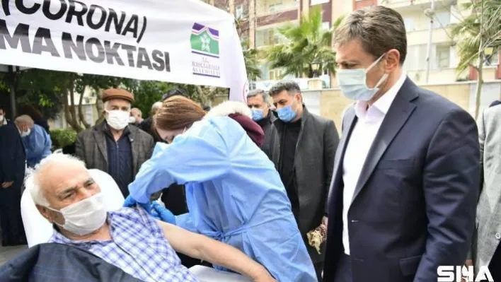 Bahçelievler'de 65 yaş ve üstü vatandaşlara camilerde aşılama başladı