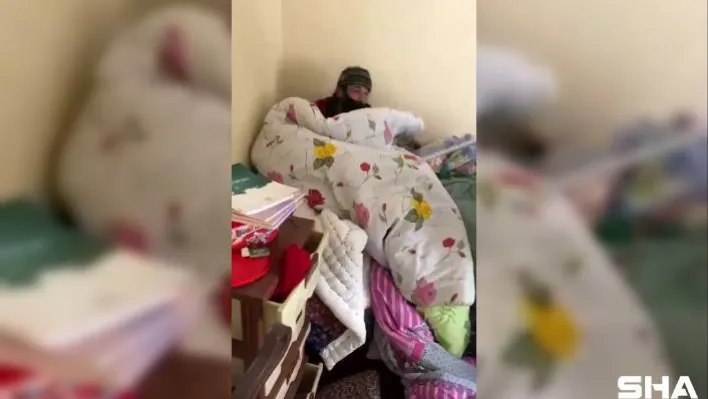 Eve giren hırsız yorganın altında yakalandı