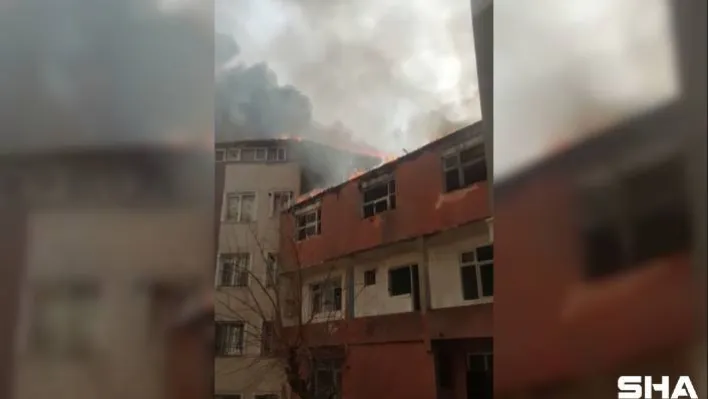 Eyüpsultan'da yangın: Alevler kilometrelerce öteden görüldü