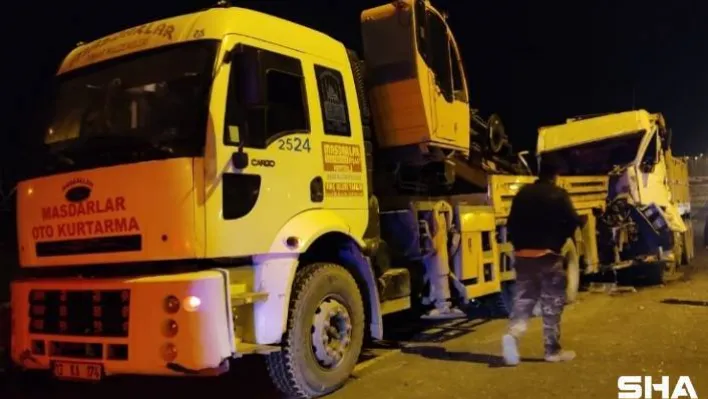 Hafriyat kamyonu park halindeki oto kurtarma aracına çarptı: 1 yaralı