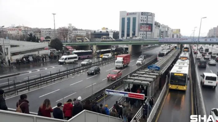 Metrobüste dikkat çeken yoğunluk