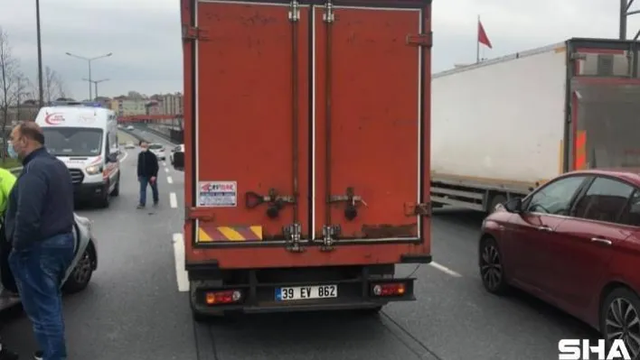 (Özel) Esenlerde zincirleme kaza: Kilometrelerce araç kuyruğu oluştu