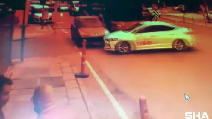 (Özel) Kırmızı ışıkta geçen taksi, kadın sürücünün aracına çarptı