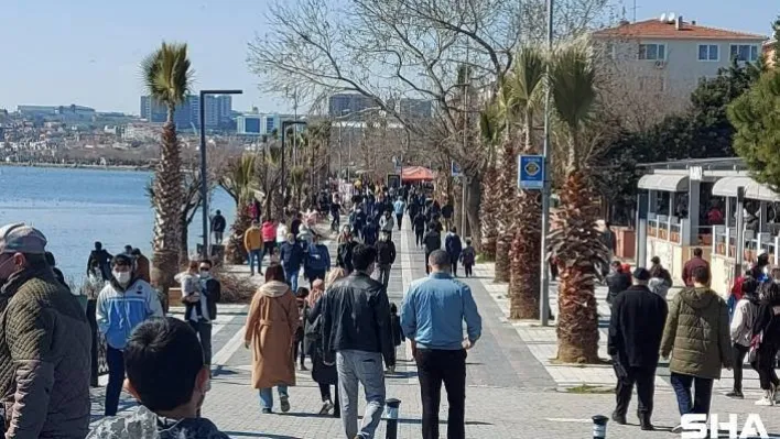 Silivri Sahilinde sosyal mesafe kuralı hiçe sayıldı