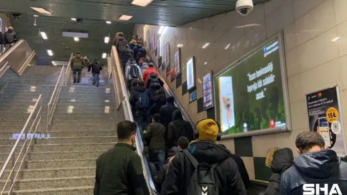 Yenikapı metrosunda kalabalık manzara dikkat çekti