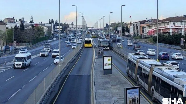 82 saatlik sokağa çıkma kısıtlaması sona erdi, trafik hareketliliği başladı