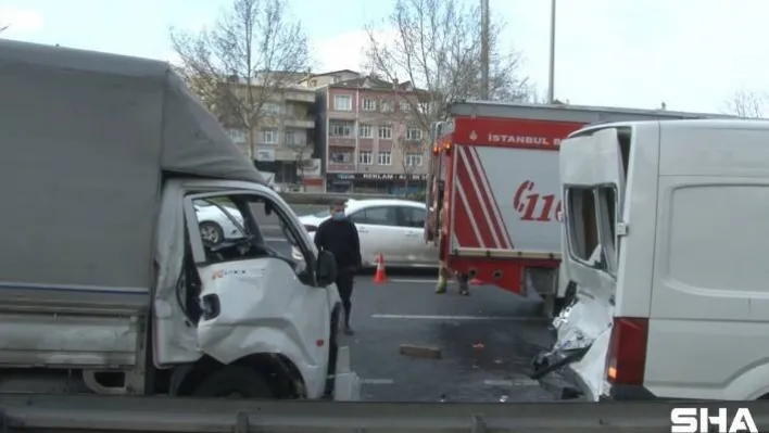 Bağcılar O-3'de sıkışmalı kaza: 1'i ağır 2 yaralı