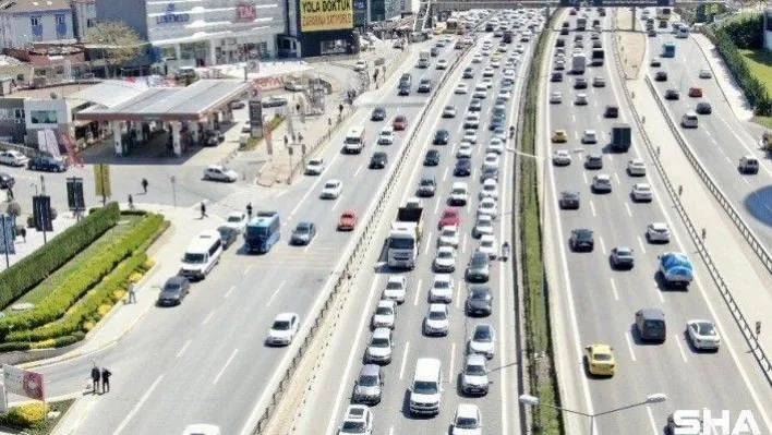 (Drone) İstanbul'da 23 Nisan kısıtlaması öncesi trafik erken başladı