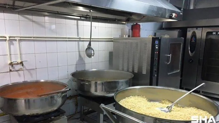 Gaziosmanpaşa'da ihtiyaç sahiplerine her gün 1 ton yemek dağıtılıyor