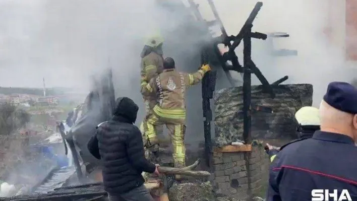 (Özel) Arnavutköy'de alev alev yanan tandır fırını küle döndü