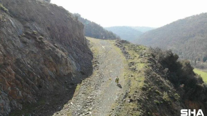 (ÖZEL) Base jump dünya rekortmeni Kuzey Marmara Otoyolu'ndan paraşütle atladı