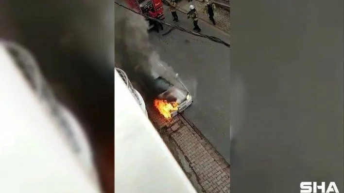 (Özel) Çekmeköy'de sokak ortasında otomobilin yandığı anlar kamerada