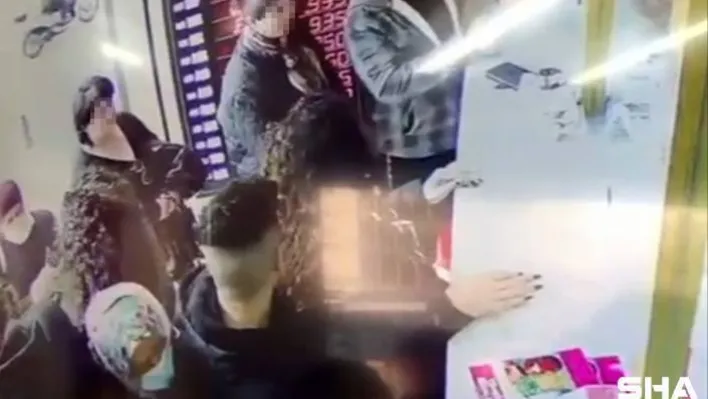 (Özel) Fatih'te 15 bin TL değerindeki telefonu böyle çaldı