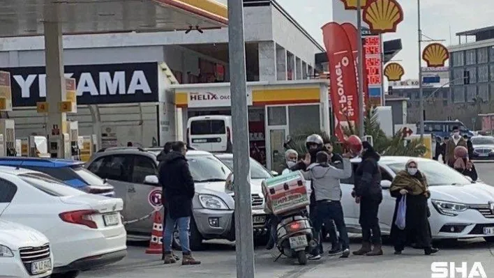 (Özel) İstanbul'da kaza sonrası kasklı ve yumruklu kavga kamerada