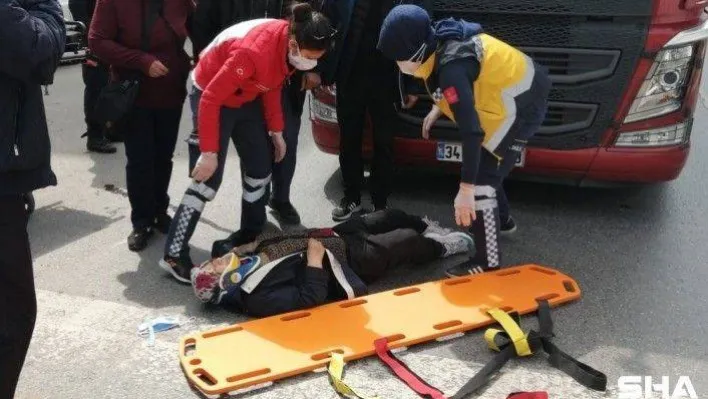 (ÖZEL) Yolun karşısına geçmeye çalışan yaşlı kadına tır çarptı