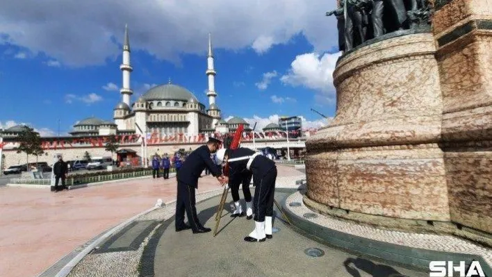 Polis Teşkilatının 176'ncı kuruluş yıl dönümünde Taksim Cumhuriyet Anıtı'na çelenk bırakıldı
