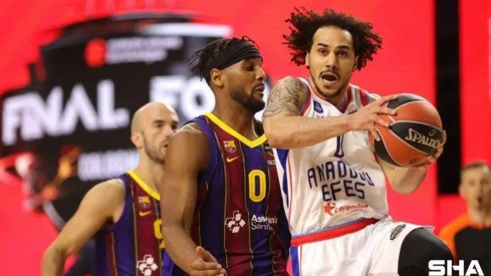 Anadolu Efes, THY Euroleague finalinde karşılaştığı İspanyol ekibi Barcelona'yı 86-81'lik skorla mağlup ederek şampiyon oldu.