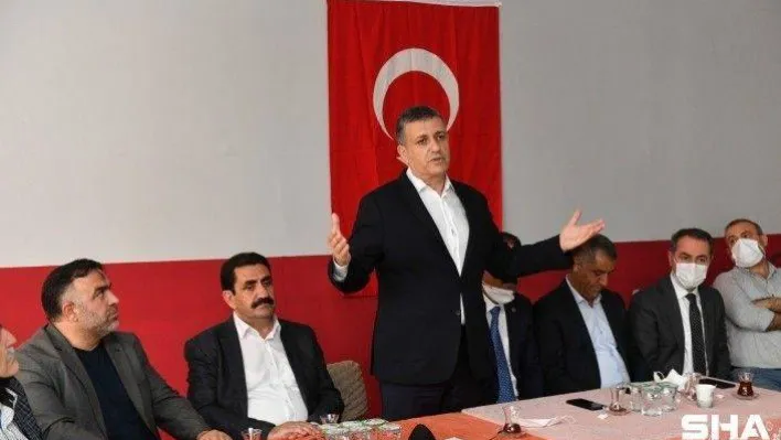 Başkan Bozkurt, husumetli iki aileyi bir araya getirerek barıştırdı