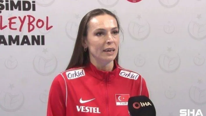 (Özel haber) Eda Erdem Dündar: &quotHepimiz gözünü kapattığında kendini kürsüde görüyor&quot