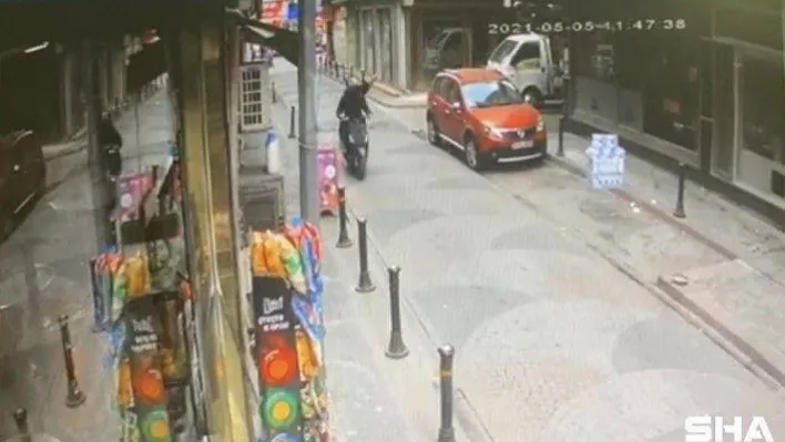 (Özel) İstanbul'da pompalıyla genci öldüren kebapçının dükkanına silahlı saldırı kamerada