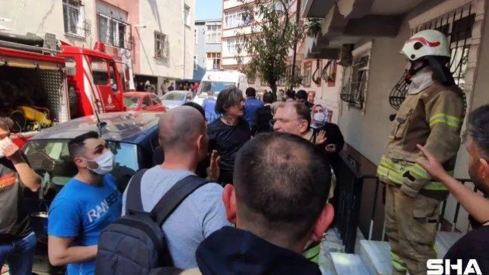 (ÖZEL) Sultangazi'de bulunan 6 katlı binanın bodrum katında yangın çıktı