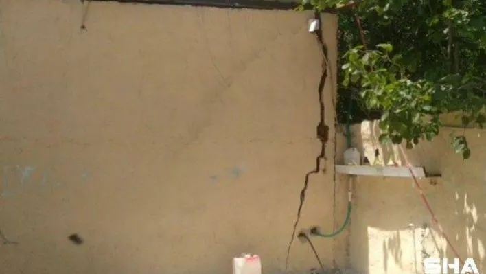 Ümraniye'de apartman garajında göçük meydana geldi, 2 bina boşaltıldı