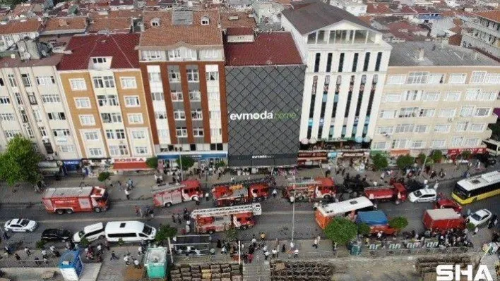 Esenler'de alışveriş merkezinde yangın paniği