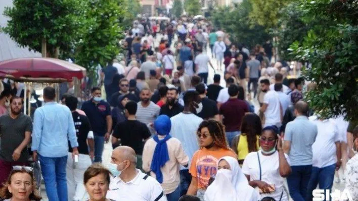 İstiklal Caddesi'nde sokağa çıkma kısıtlaması unutuldu