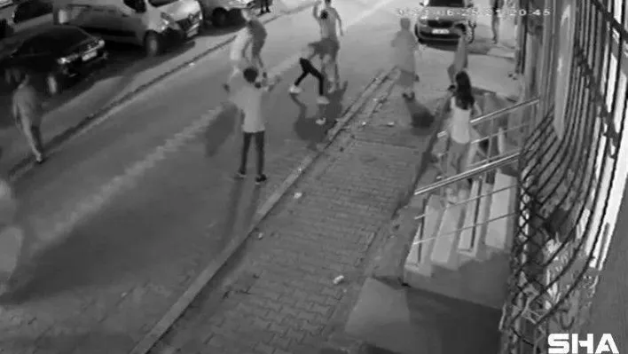 (Özel) Esenyurt'ta tekme tokat laf atma kavgası kamerada