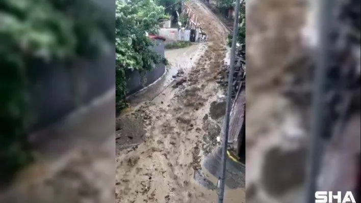 (Özel) Şişli'de yağış sonrası sokakta seli aratmayan görüntü oluştu