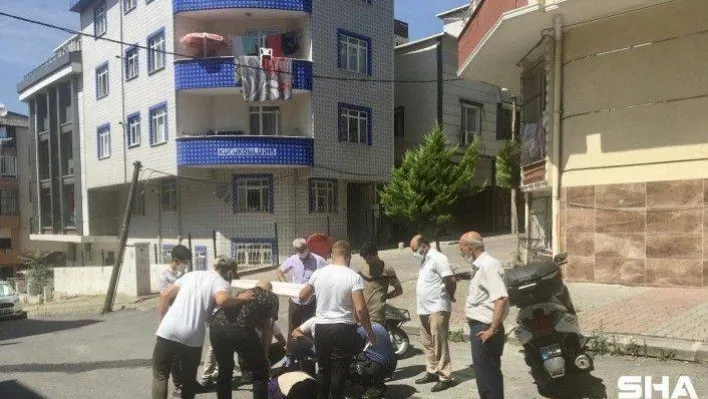 (ÖZEL) Yaralı kuryeyi güneşten korumak için çuvalla gölge yaptılar