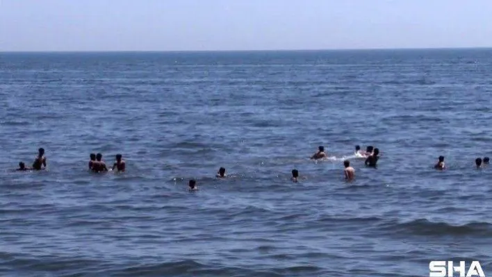 Son hafta sonu kısıtlamasında vatandaşlar sahile akın etti