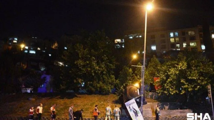 Sürücüsünün direksiyon hakimiyetini kaybeden hafif ticari araç bahçe ile direk arasında kaldı