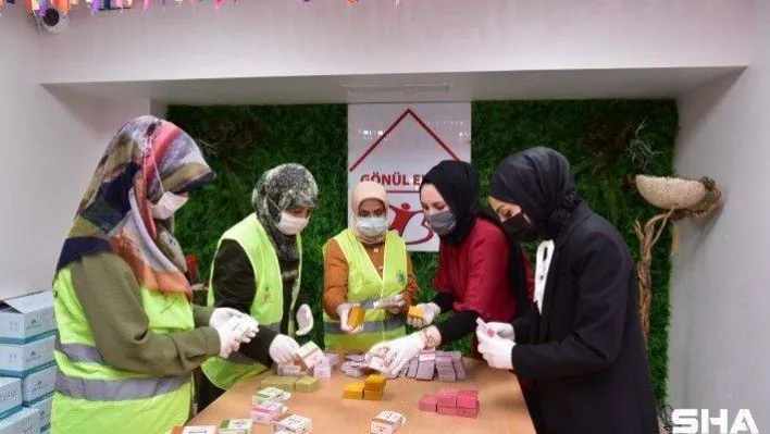 Tuzla'da Gönül Elleri Çarşısı'ndan ihtiyaç sahibi kadınlara istihdam desteği