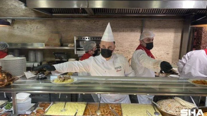 Yeni normalleşme kararıyla birlikte restoranlar hizmete açıldı