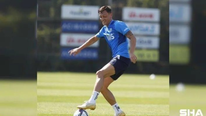 Fenerbahçe'de Serdar Aziz, Sinan Gümüş ve Mesut Özil takımla çalıştı