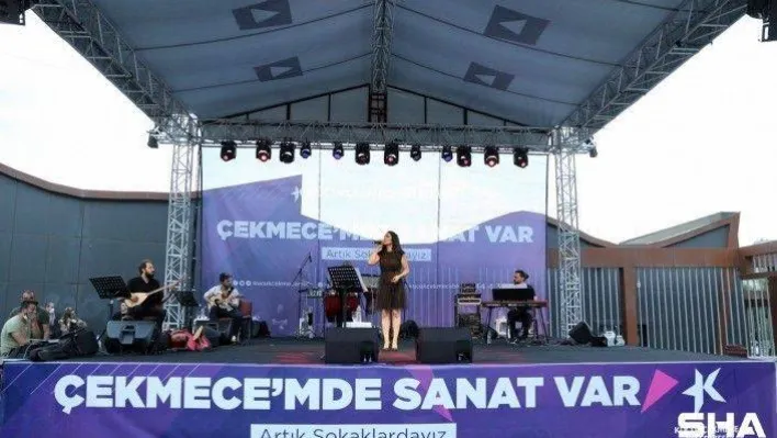 Küçükçekmece'de Zeynep Bakşi Karatağ'tan müzik ziyafeti