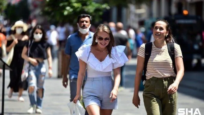 Taksim'de koronavirüs unutuldu