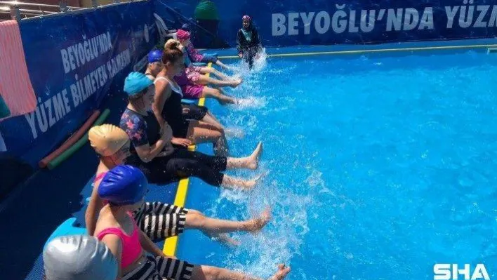 Beyoğlu yaz havuzları çocukların eğlence kaynağı oldu