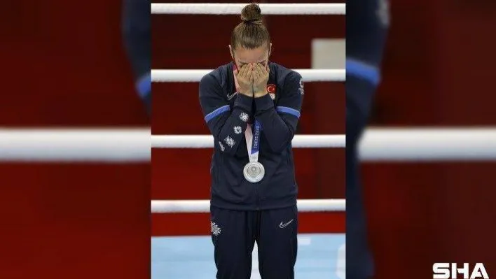 Buse Naz Çakıroğlu: &quotÜlkemizi dünyanın her bir yanından alkışlatmanın gururunu yaşıyorum&quot