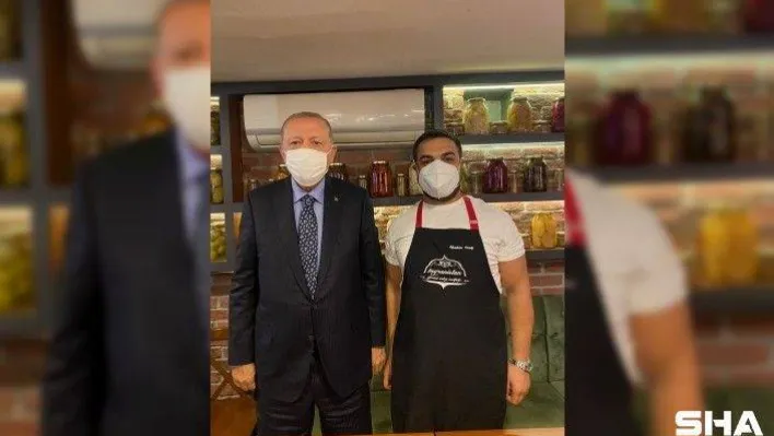 Cumhurbaşkanı Erdoğan, söz verdiği esnafa uğrayarak çay içti