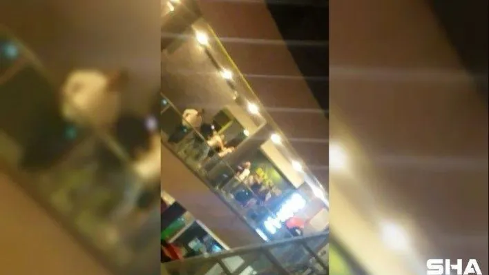 Eğlence mekanı çıkışı tekme tokat kavga kamerada