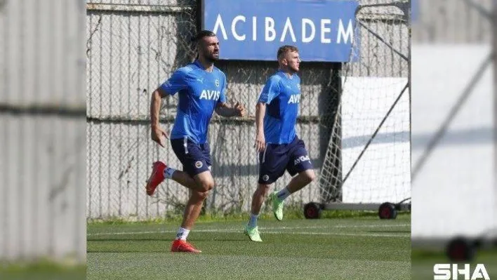 Fenerbahçe'de Burak Kapacak ilk antrenmanına çıktı