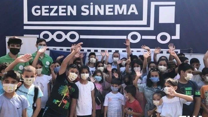 Gaziosmanpaşalı öğrenciler Gezen Sinema ve Mobil Müze Tırıyla buluştu